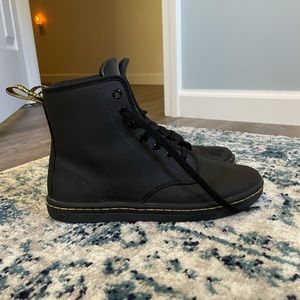 Black Leather Sheridan Doc Marten Boots Size 7 Women’s